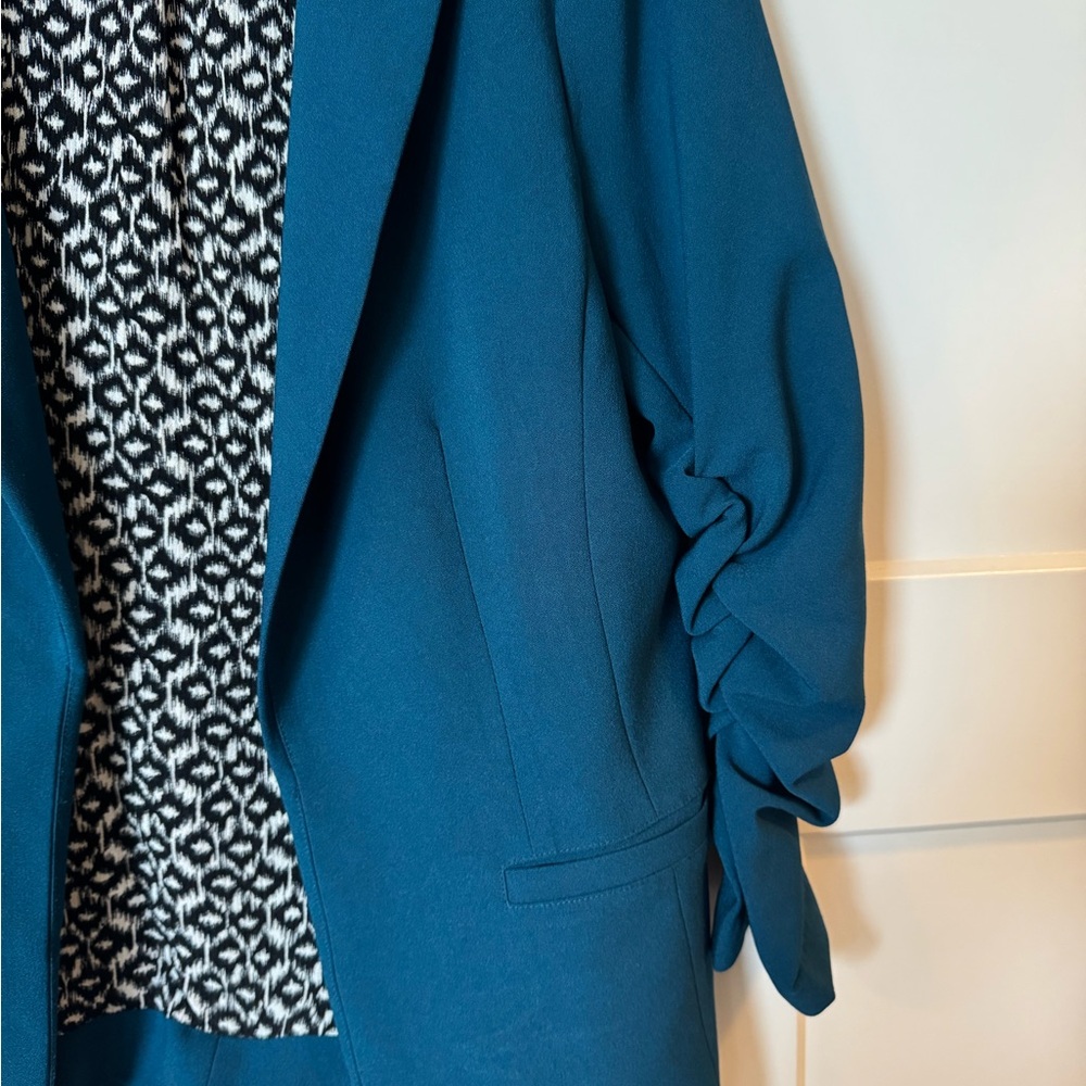 Skies Are Blue Teal Blazer from Stitch Fix - Picture 4 of 5